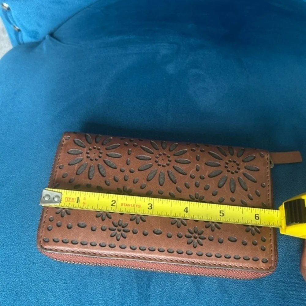 ✨NEW Leather Brown woven Floral Cutout Women's Wallet